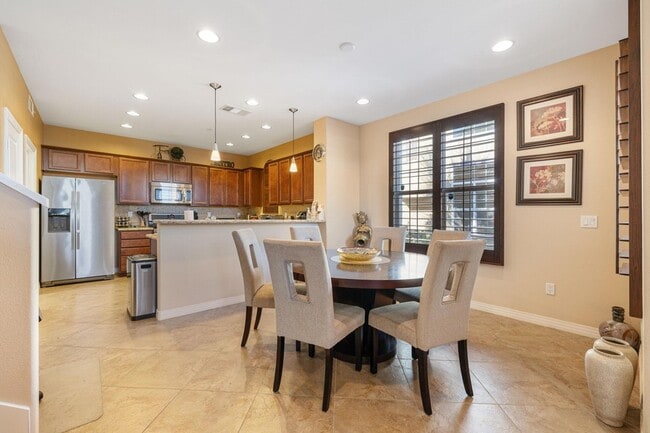 Building Photo - 52050 Rosewood Ln