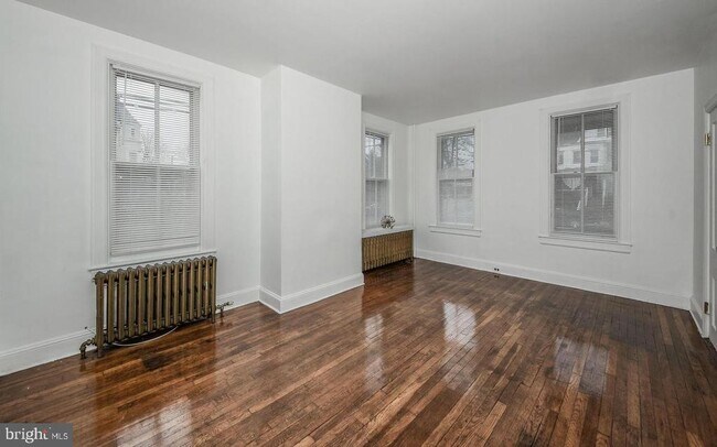 Primary Photo - 239 W Bridge St