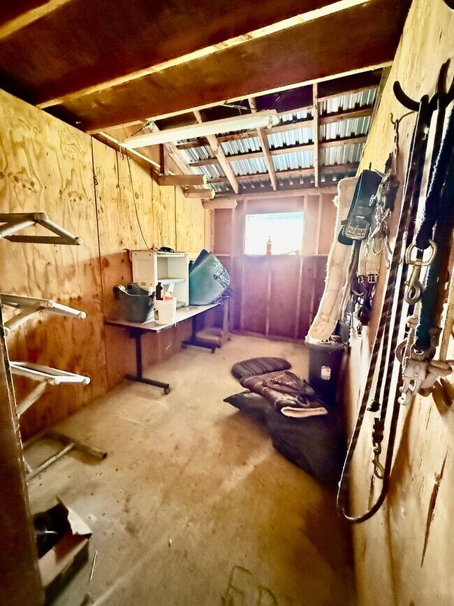 Building Photo - Unique Horse property with 2 units
