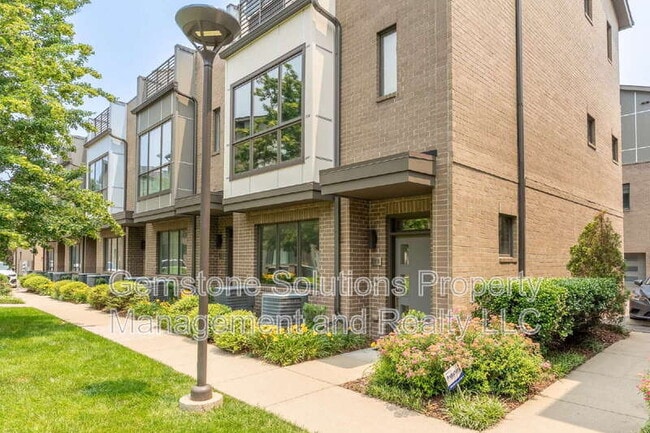 Building Photo - 815 Melpark Ct