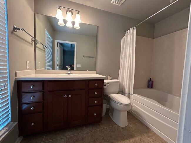 Building Photo - 1070 Drayton Ct