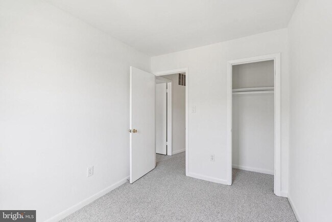 Building Photo - 14844 Cherrydale Dr