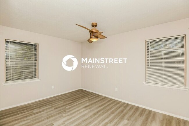 Building Photo - 3 Bedroom Pet-Friendly Home in Irving, TX with Main Street Renewal