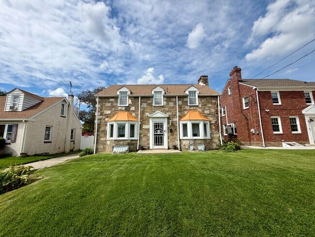 Building Photo - 6522 N American St