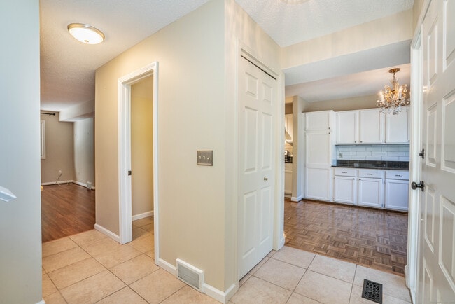 Building Photo - 10 Riverview