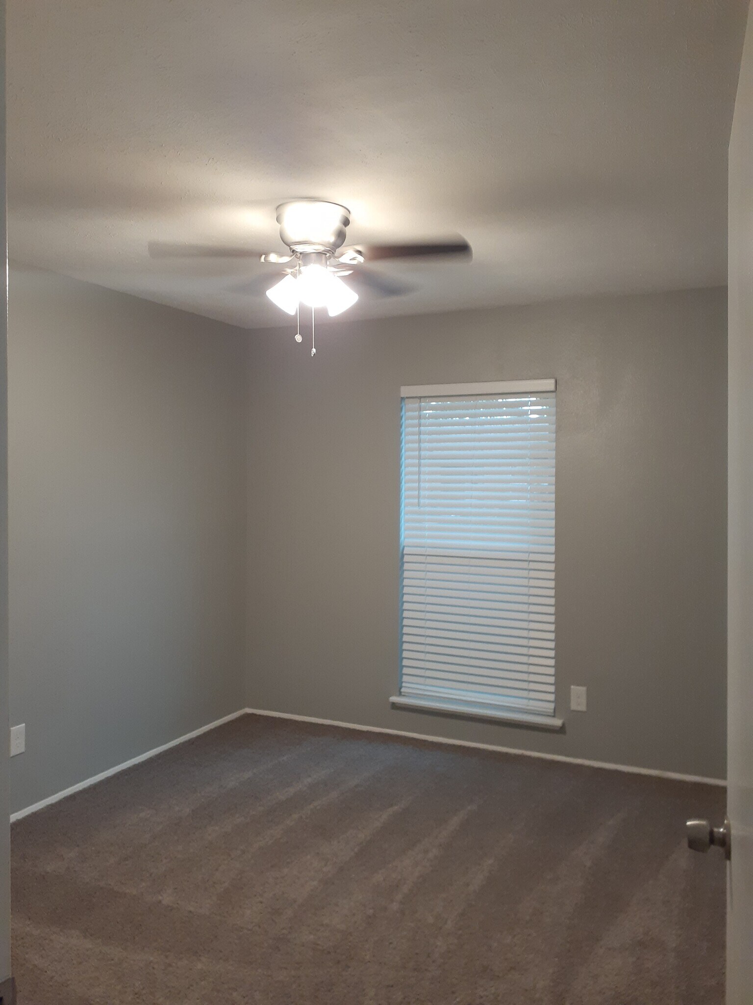 Building Photo - 9022 Millwood Dr