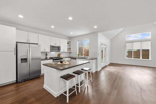 Building Photo - 3600 Clary Wy