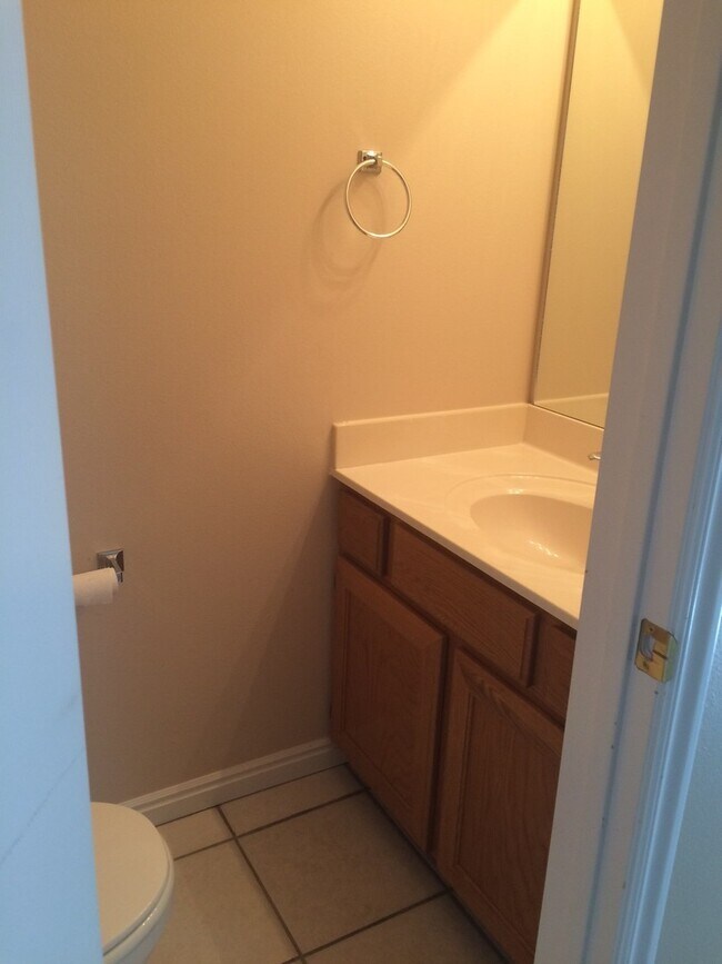 Building Photo - 3 Bedroom Townhome in Provo's Westside