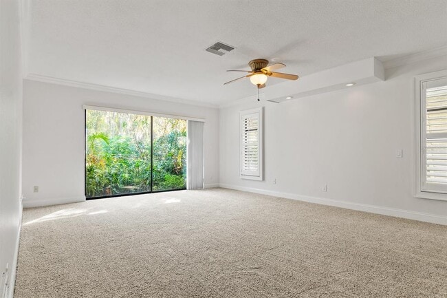 Building Photo - 10206 Lakeview Dr