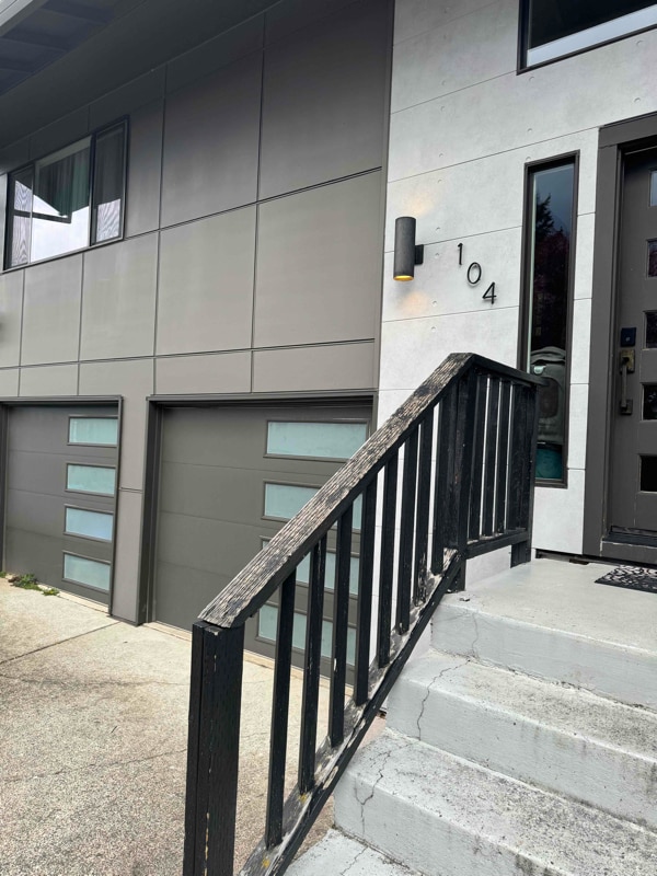 Building Photo - 104 NW Royal Ct