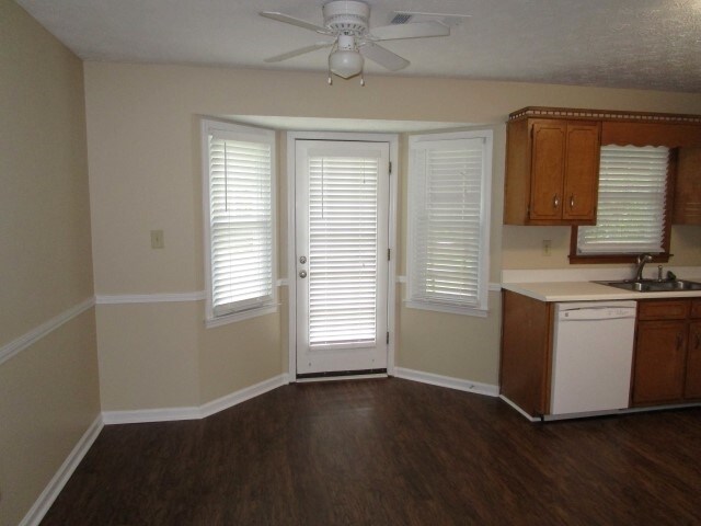 Building Photo - 2835 Shane Dr