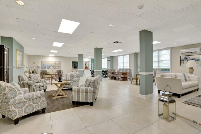 Building Photo - 2851 S Ocean Blvd