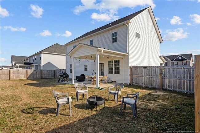 Building Photo - 4 Bedrooms 3 Bathrooms