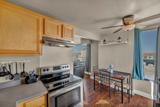 Building Photo - Fully Furnished Downtown Condo