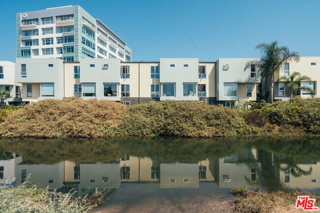 Building Photo - 310 Washington Blvd