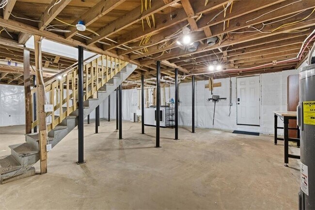 Building Photo - 1272 Lynwyn Ln SE