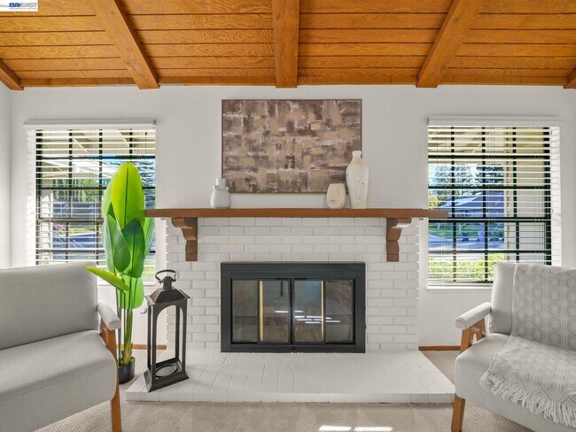 Building Photo - 261 St Paul Dr