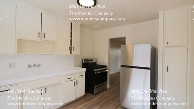 Building Photo - 4867 Del Mar Ave