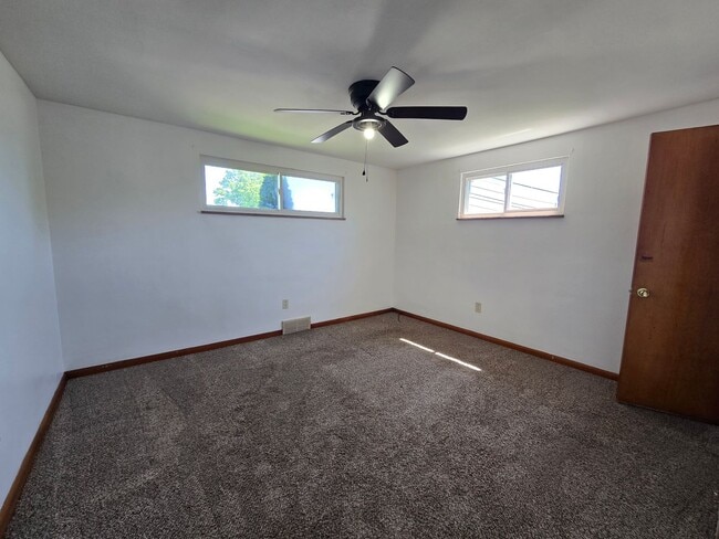 Building Photo - 2 Bedroom Brick Ranch Home - Available NOW!