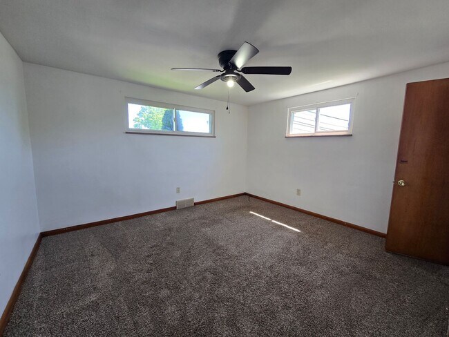 Building Photo - 6388 Saltsburg Rd