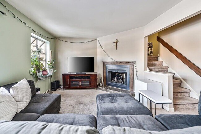 Building Photo - 2553 Meade Ct