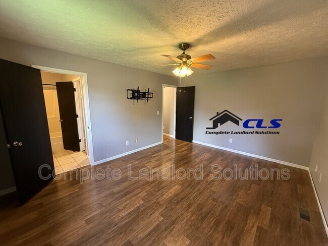 Building Photo - 2972 Kings Ct