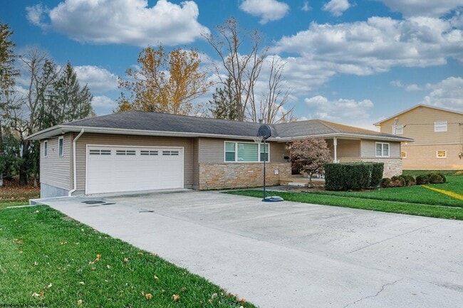 Building Photo - 670 Killarney Dr