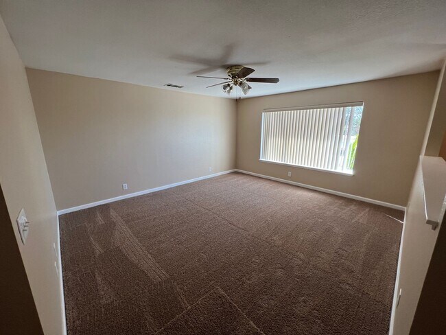 Building Photo - Apple Valley Desert Knolls