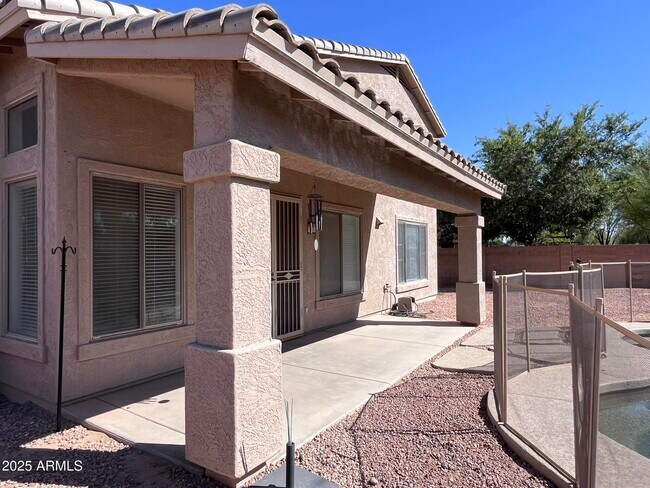 Building Photo - 2610 S Moccasin Trail