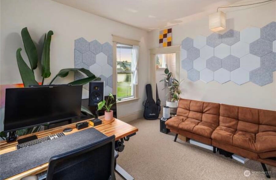 Building Photo - 2026 Lombard Ave