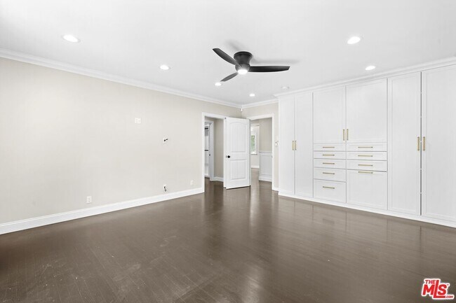 Building Photo - 5525 Matilija Ave