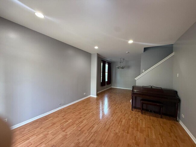 Building Photo - 2540 Hillsboro Blvd