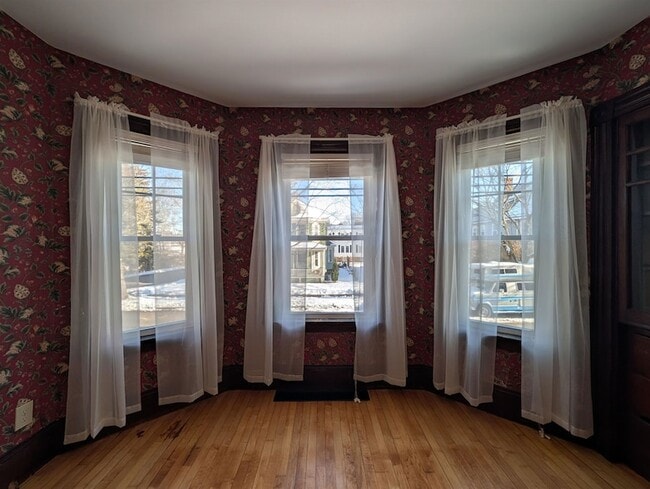 Building Photo - 204 Rockland St