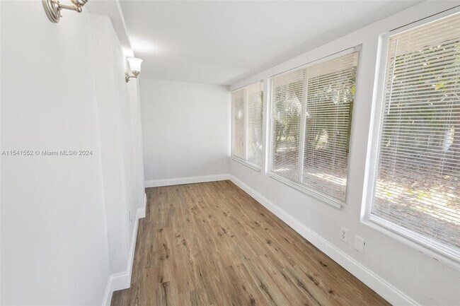 Building Photo - 101 Jasmine Ct