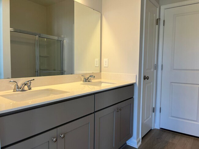 Building Photo - Brand New 3/3 Move In Ready Now!