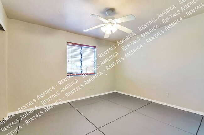 Building Photo - 1009 E Halcyon Rd