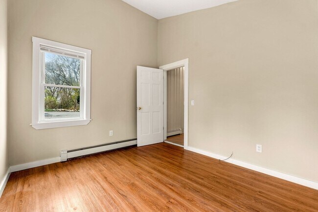 Building Photo - 9 Maple Cir