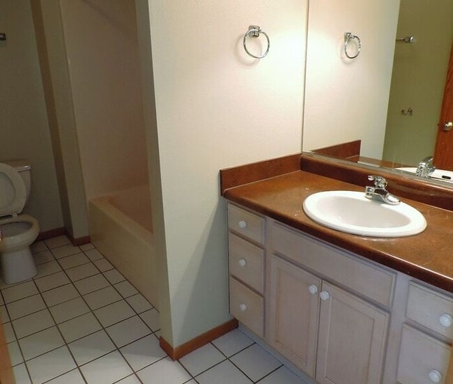 Building Photo - $1,025 | 2 Bedroom, 1 Bathroom Condo | No ...