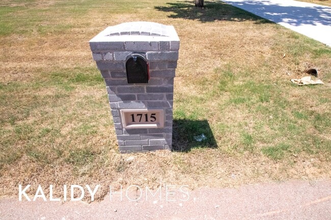 Building Photo - 1715 Kalidy Dr