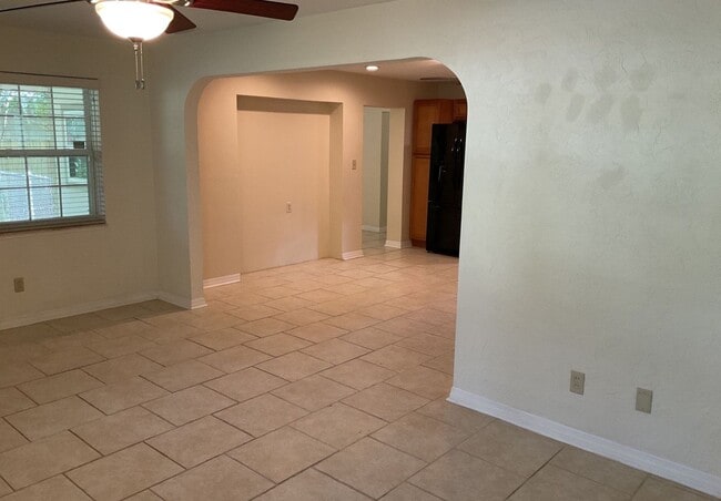 Building Photo - Beautiful Remodeled Home In Floral Park Neighborhood