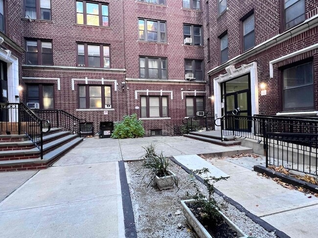 Building Photo - 277 Harrison Ave