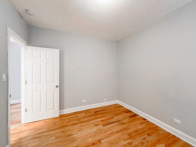 Building Photo - 3725 N Pine Grv