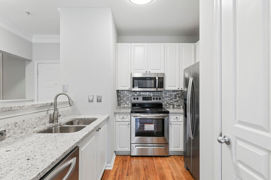 Main Kitchen View - 10 Perimeter Summit Blvd NE