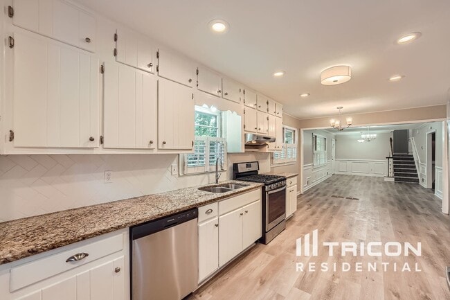 Building Photo - 4142 Pine Valley Dr