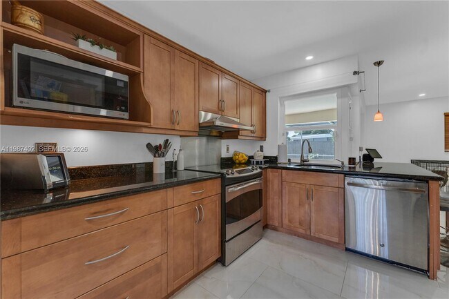 Building Photo - 6924 NW 8th Ct