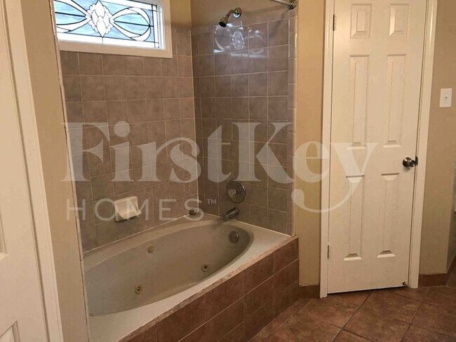 Building Photo - 6577 Cross Oak Dr