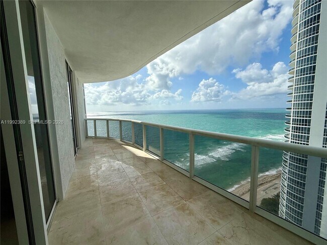 Building Photo - 15901 Collins Ave