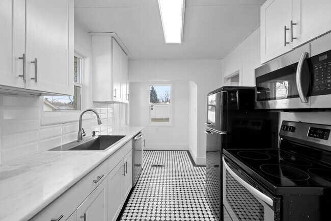 Building Photo - 2618 N Ash St