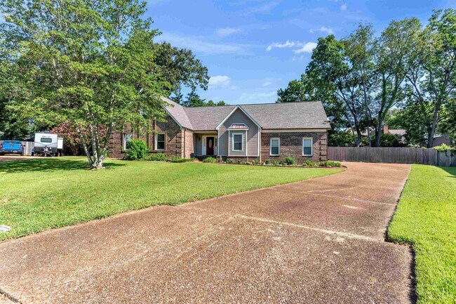 Building Photo - 636 N Fox Chase Cove