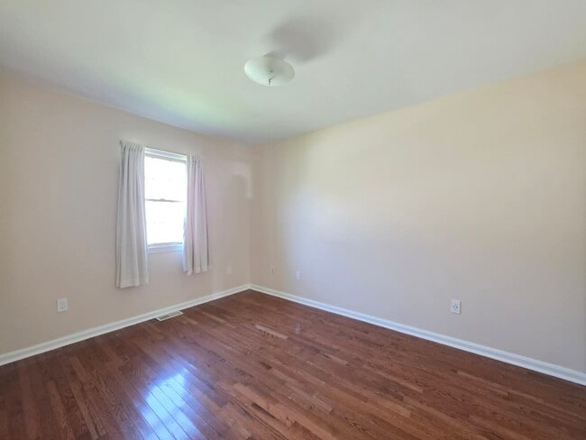 Building Photo - 1405 Bantry Ln